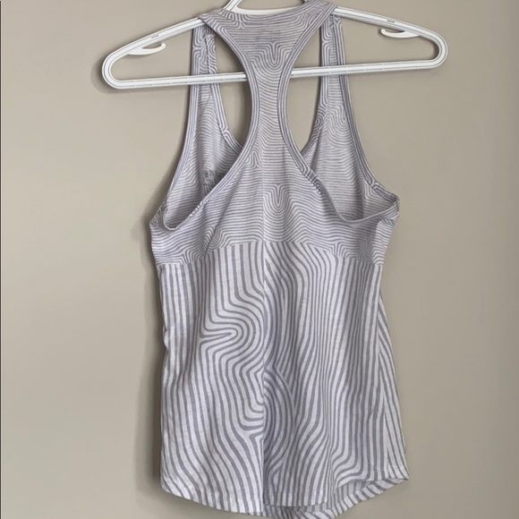 Nike Run Tank Top - Picture 2 of 3